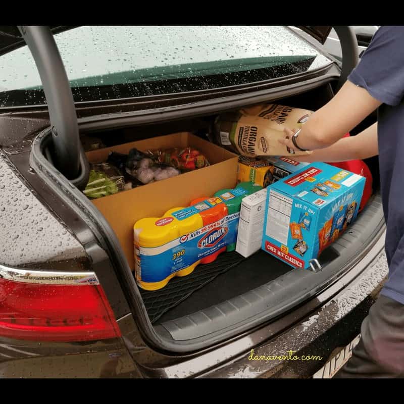 Kia Cadenza trunk filled with stuff