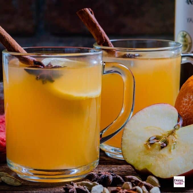 festive spiced mulled wine