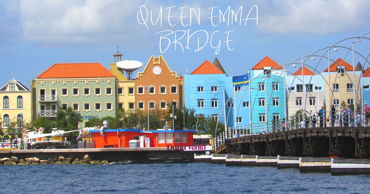 discover Willemstad Curacao on foot - Looking from Otrobanda to Punda at Handelskade