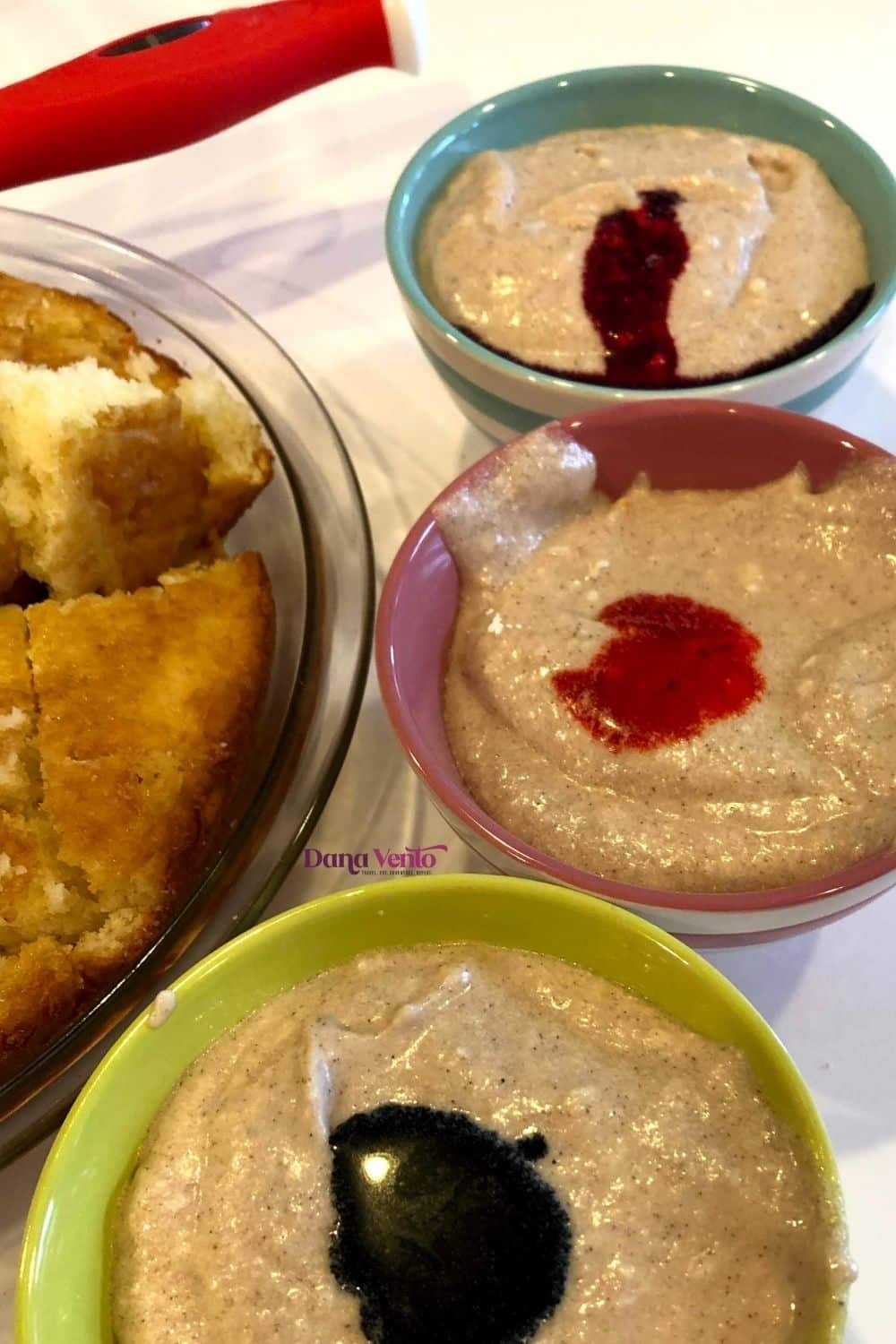 Churro Icing in 2 separate bowls